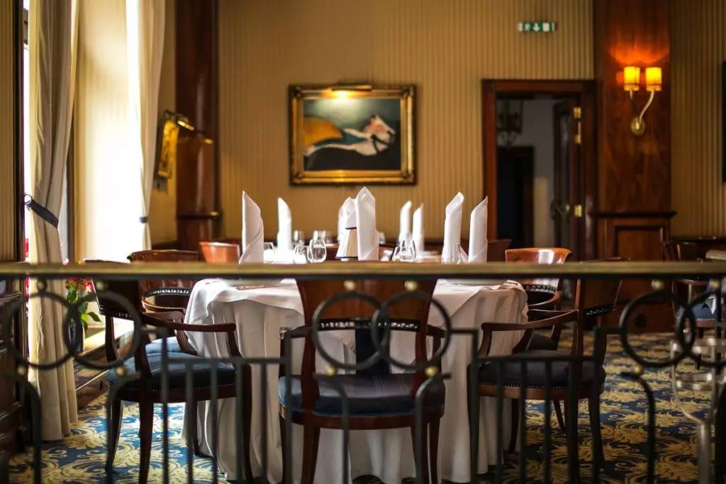 孙杨夺冠视频布达佩斯,孙杨现在还是保持着几个世界纪录