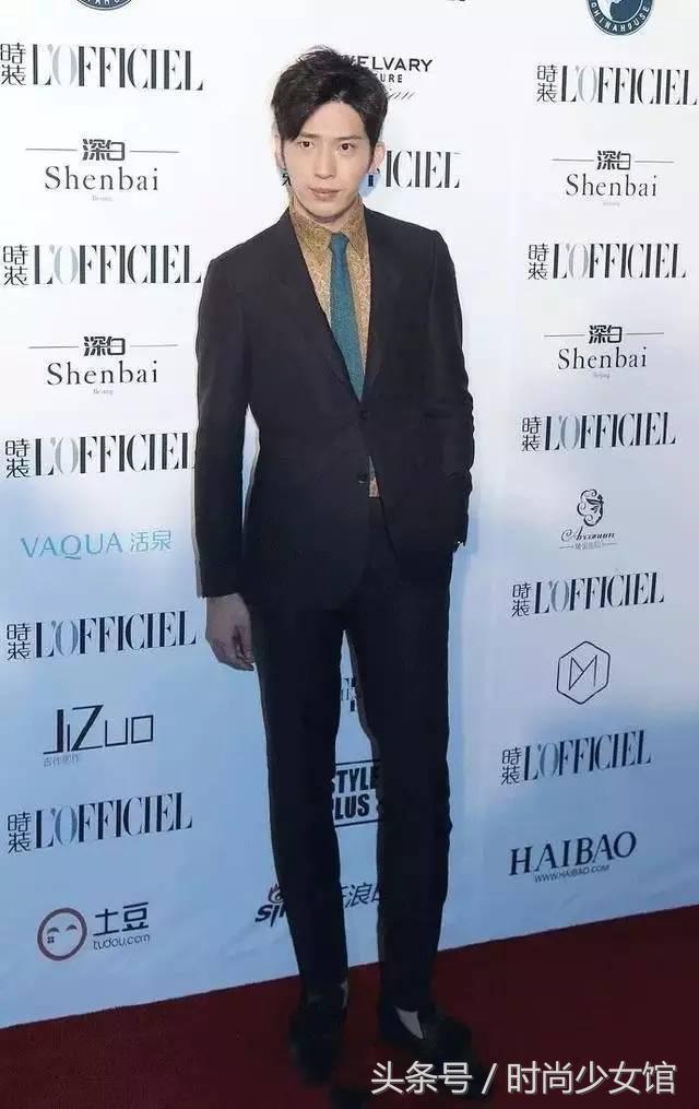 鹿晗小井的蕾丝衫张翰的渔网袜,不是战狼依然够帅