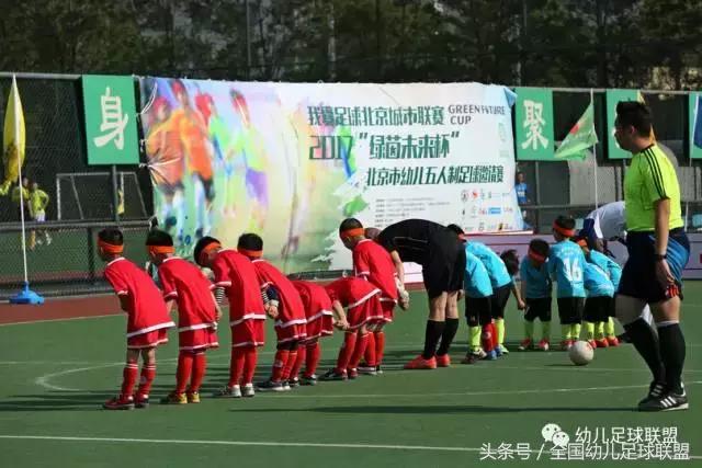 如何跟孩子一起踢足球,怎么才能让孩子爱上足球