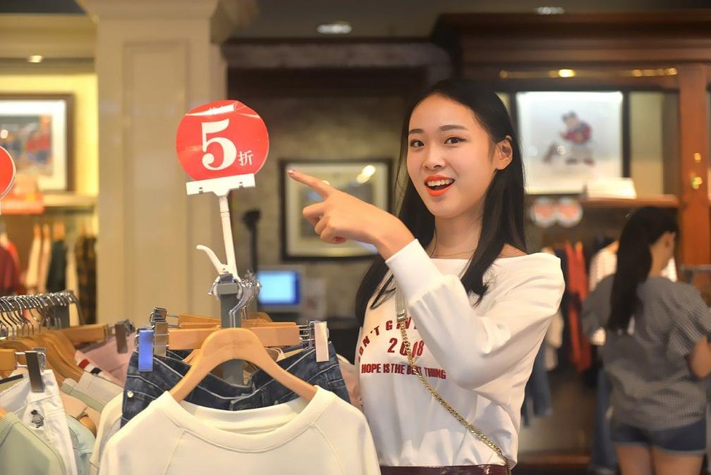 夏季旅游攻略中必不可少的装备,在南坪商都可以一站备齐