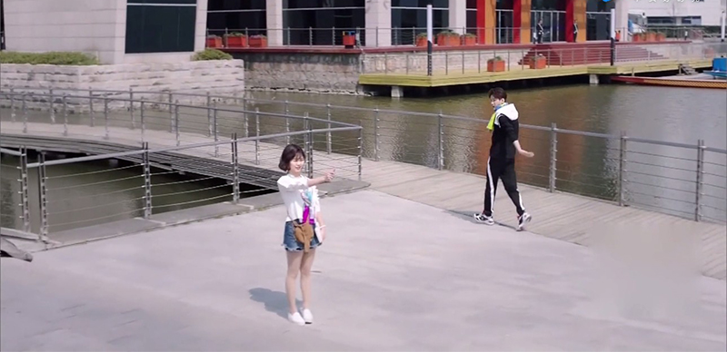 谭松韵熊梓淇浪花一朵朵微博,熊梓淇浪花一朵朵和谭松韵牵手