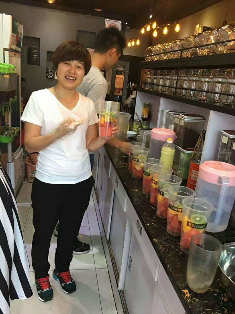 学校附近开奶茶店能赚钱吗,学校附近的奶茶店