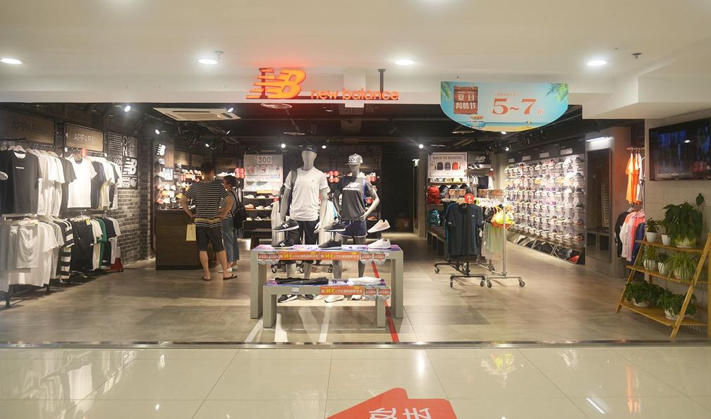 夏季旅游攻略中必不可少的装备,在南坪商都可以一站备齐