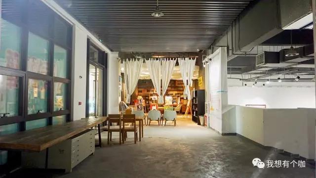 他辞去国企高管工作，把独立电影社搬进可以画画、喝咖啡的美术馆