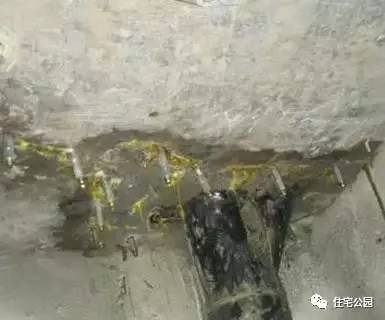 屋顶漏水有没有简单的修补方法,屋顶漏水最新修补方法