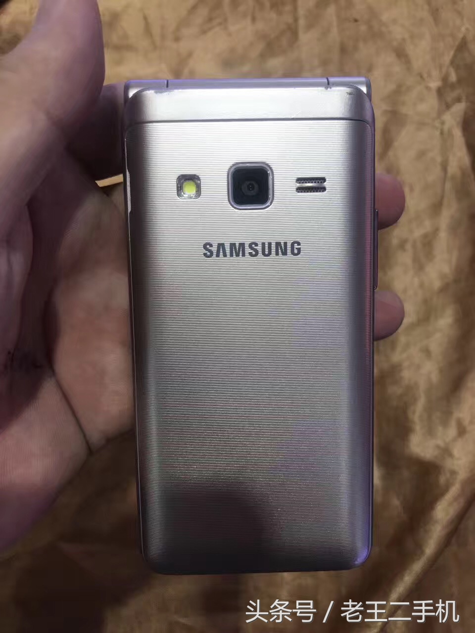 三星翻盖二手手机清仓处理便宜,二手三星手机值得入手吗