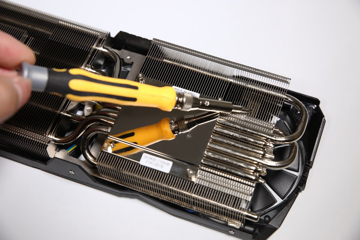 *力暴**拆解ROGGTX108011Gbps显卡评测