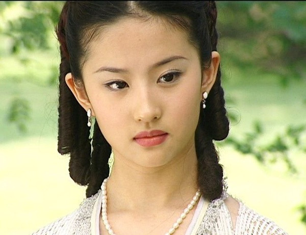 刘亦菲的白浅与杨幂的白浅,刘亦菲和杨幂演的白浅谁演得更好