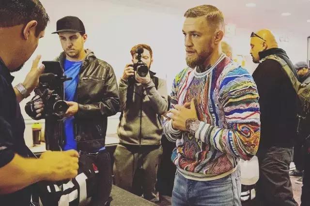 擂台上的神，生活中的潮人，这样的拳王有点酷！