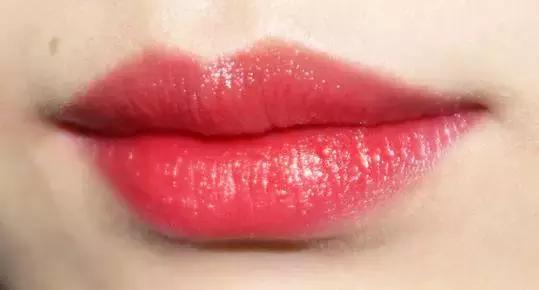 黄皮怎么选口红ysl,黄皮适合的口红显白大牌