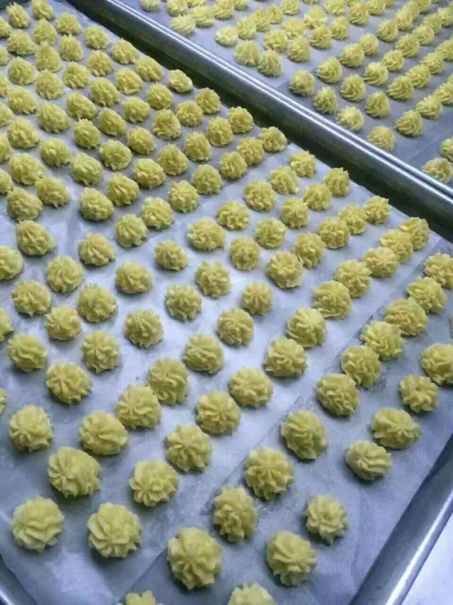 他辞去国企高管工作，把独立电影社搬进可以画画、喝咖啡的美术馆