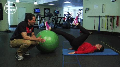 足球运动员保护膝盖的锻炼方法,足球训练如何保护膝盖