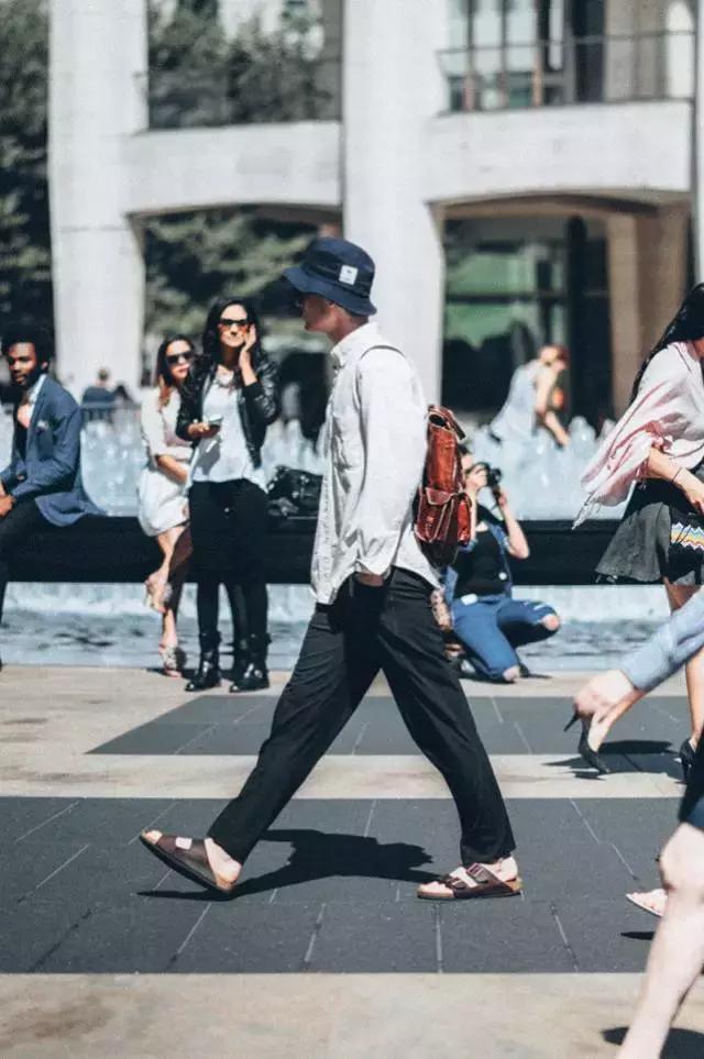 夏天最适合穿的拖鞋男,直男青年鞋子穿搭