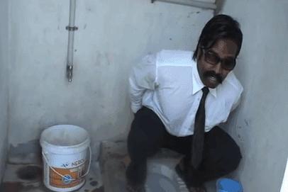 看了下手边的厕纸，我流下了感激的泪水