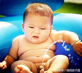 2岁孩子把屎把尿对小孩的危害,把屎把尿对宝宝的髋关节有危害吗