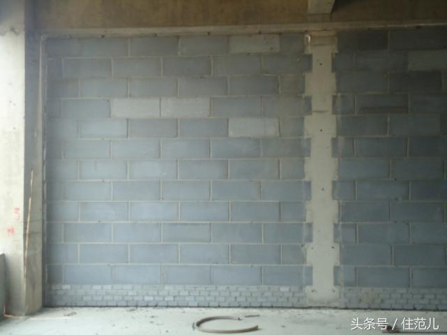 地震发生时安全的逃生方法100字,高楼发生地震时正确的逃生方法是