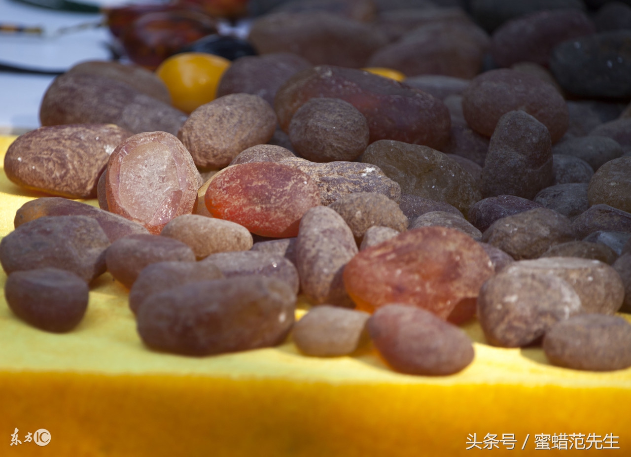 范范琥珀蜜蜡,千层雪蜜蜡和老蜜蜡哪个好