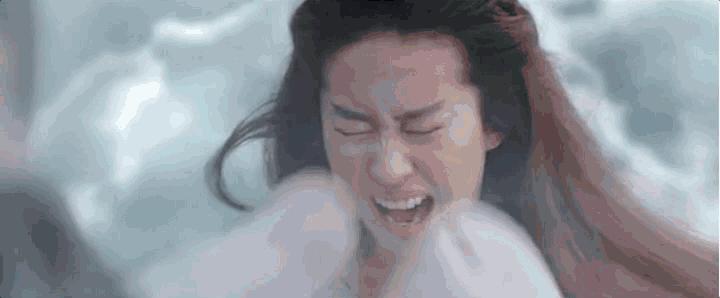 自从割双眼皮不算整容之后，娱乐圈不微调的女演员是真·不存在