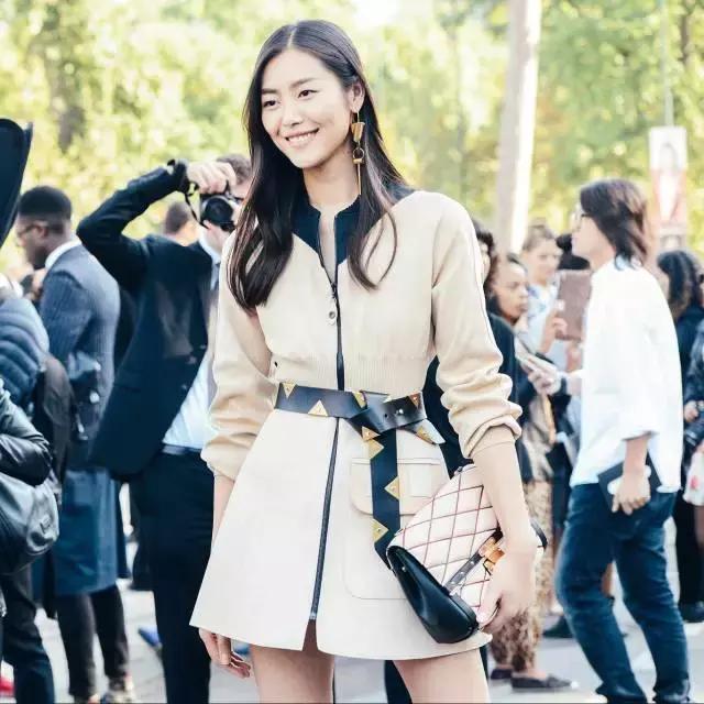 穿牛仔裤扎腰带还是不扎腰带好看,牛仔裤腰太松了有什么好看的腰带