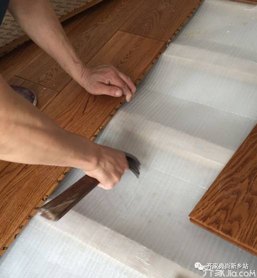 工地直播间施工视频,木地板施工现场视频