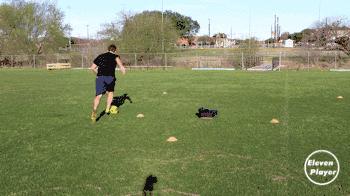 足球如何提高转身能力教案,足球背身拿球转身过人教学