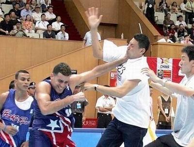 中国男篮5大打架高手,中国男篮最铁血的一战视频朱芳雨