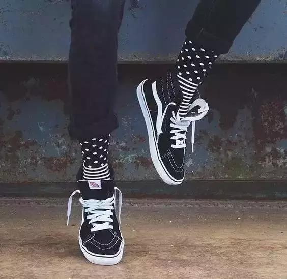 穿袜子竟然还有这么多小窍门,穿袜子的细节处理