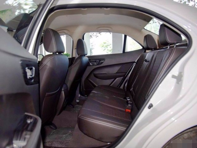 8万预算长安车和哈弗车哪个好,8万预算买小汽车还是suv好