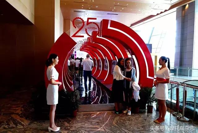 老款五羊本田125摩托车新车视频,2022年五羊本田佳御新车发布