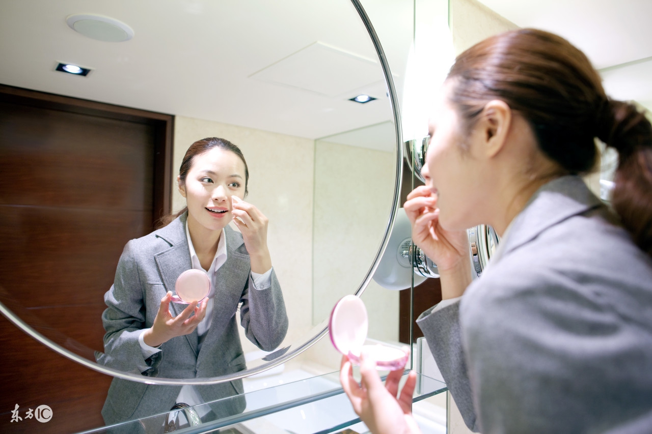 老是爱脱妆,定妆粉散粉哪款好用一点