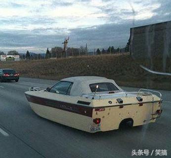 关于足球搞笑段子,搞笑的段子一脚高来一脚低