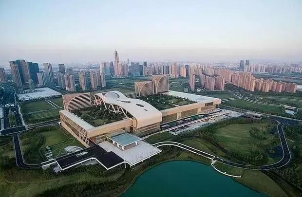 汗!又要高温了?|九寨沟20人遇难,余震1741个|怎么避免教出熊孩子?|《建军大业》赠票送你