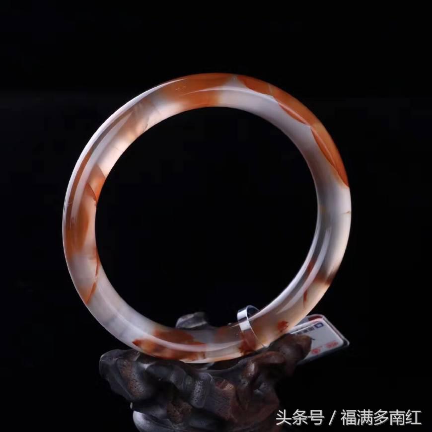 南红手镯戴左手还是右手,南红手镯断了怎么办