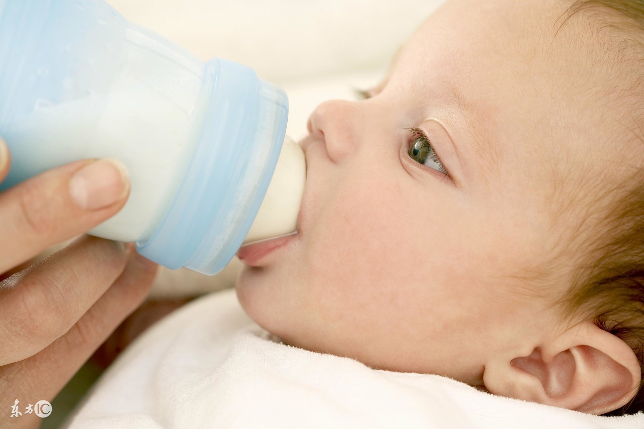 宝妈们宝宝用什么奶瓶喝奶,不锈钢奶瓶可以给宝宝用吗