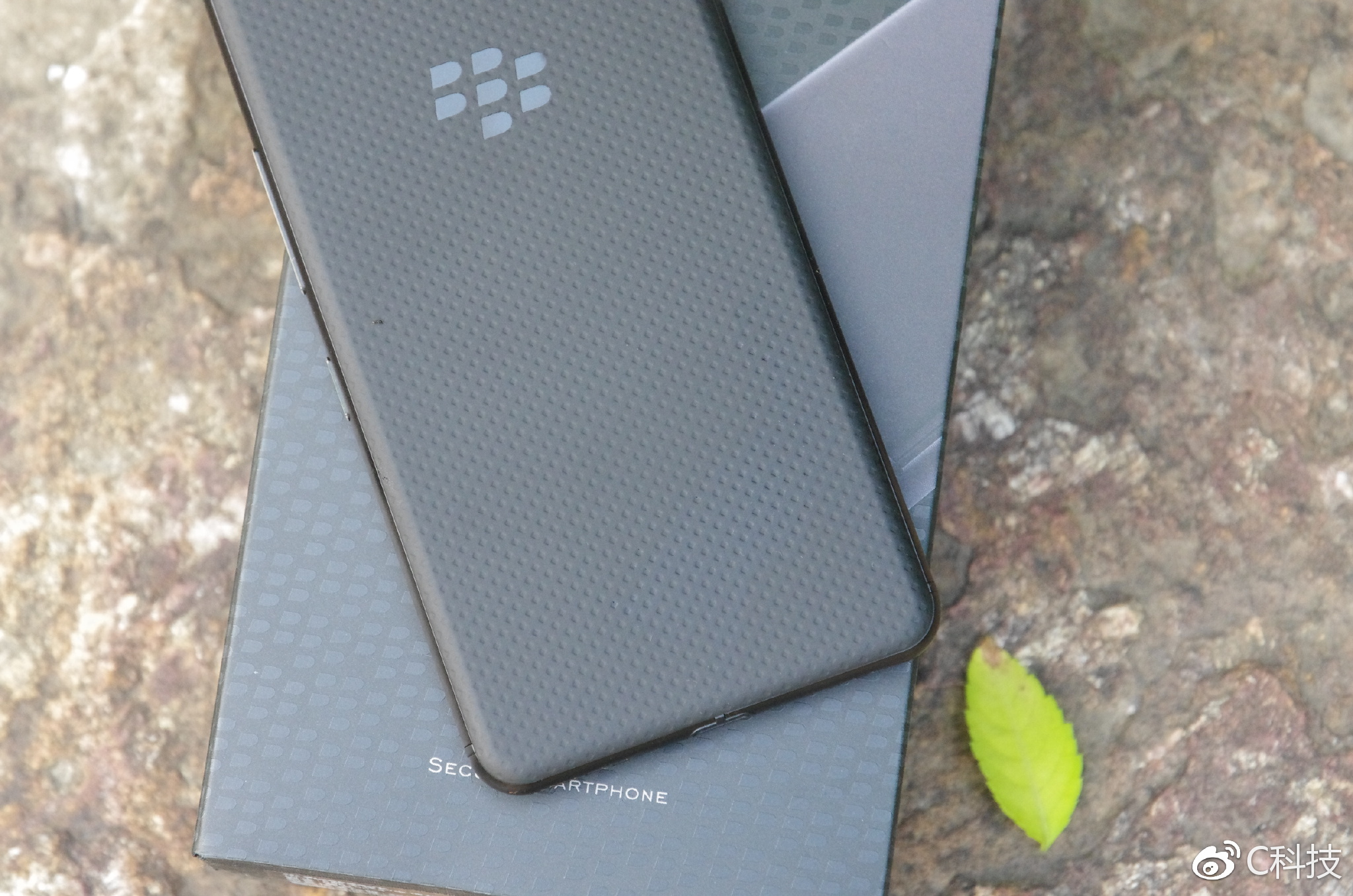 黑莓keyone国行版正式发布,全键盘真情怀黑莓keyone上手体验