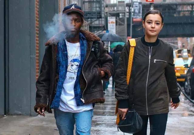 杨幂，金小妹都爱的“假VANS”，为何却有八倍价钱差距？