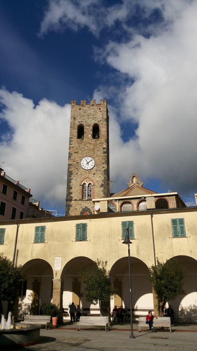 浜氬緱閲屼簹娴峰哺鏃呮父,浜氬痉閲屼簹灏忛晣娴疯竟