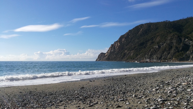 浜氬緱閲屼簹娴峰哺鏃呮父,浜氬痉閲屼簹灏忛晣娴疯竟