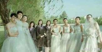 关于足球搞笑段子,搞笑的段子一脚高来一脚低