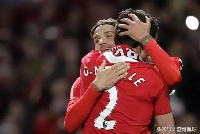 盘点足坛球星那些暖心瞬间,足坛球星经典回顾