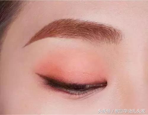 短头发怎么扎热巴同款蝴蝶结发型,怎样扎迪丽热巴的发型丸子头