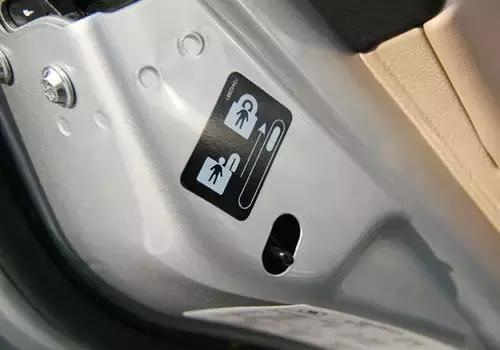 车辆油耗莫名增加,方向盘抖动,其实遇到这种情况自己就能解决!