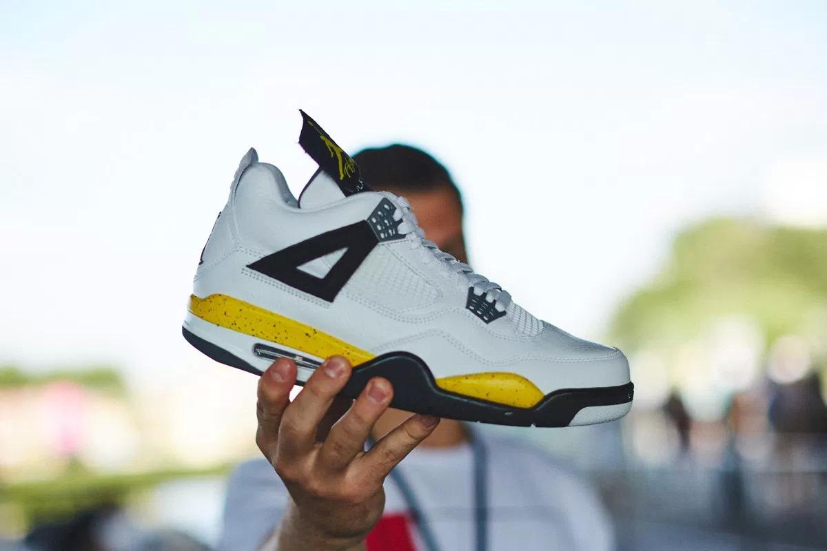 战斗民族也爱Supreme莫斯科球鞋市集出现各式天价客制球鞋