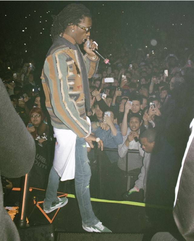 杨幂，金小妹都爱的“假VANS”，为何却有八倍价钱差距？