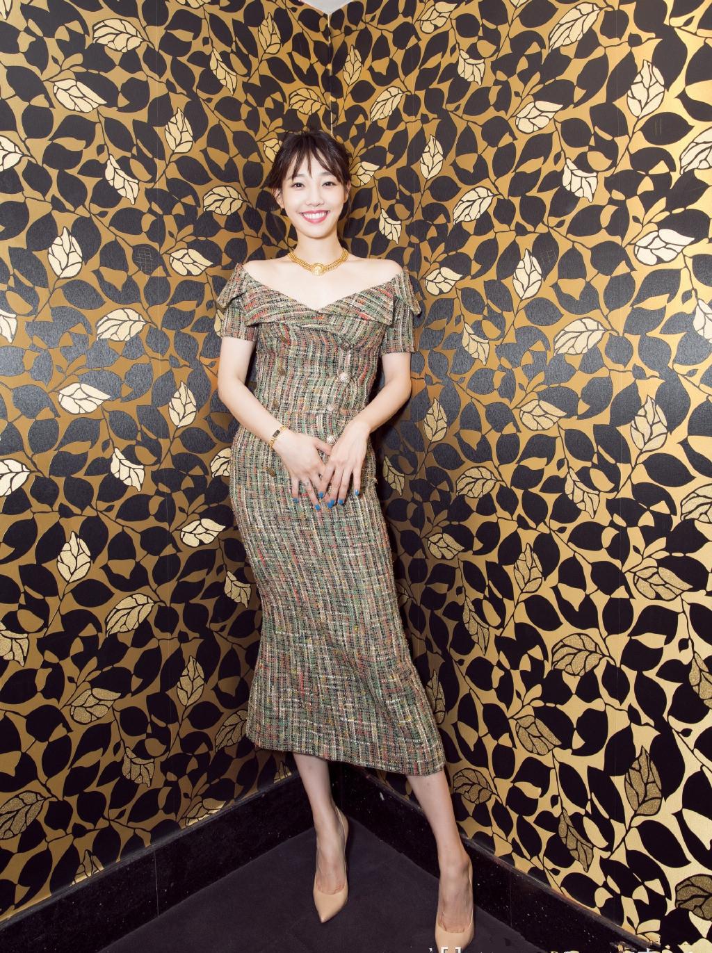 白百何胖了20斤之后,白百何33天不重样穿搭花棉袄