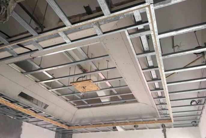 吊顶是pvc的好还是铝扣的好,卧室吊顶选择铝扣板还是pvc板