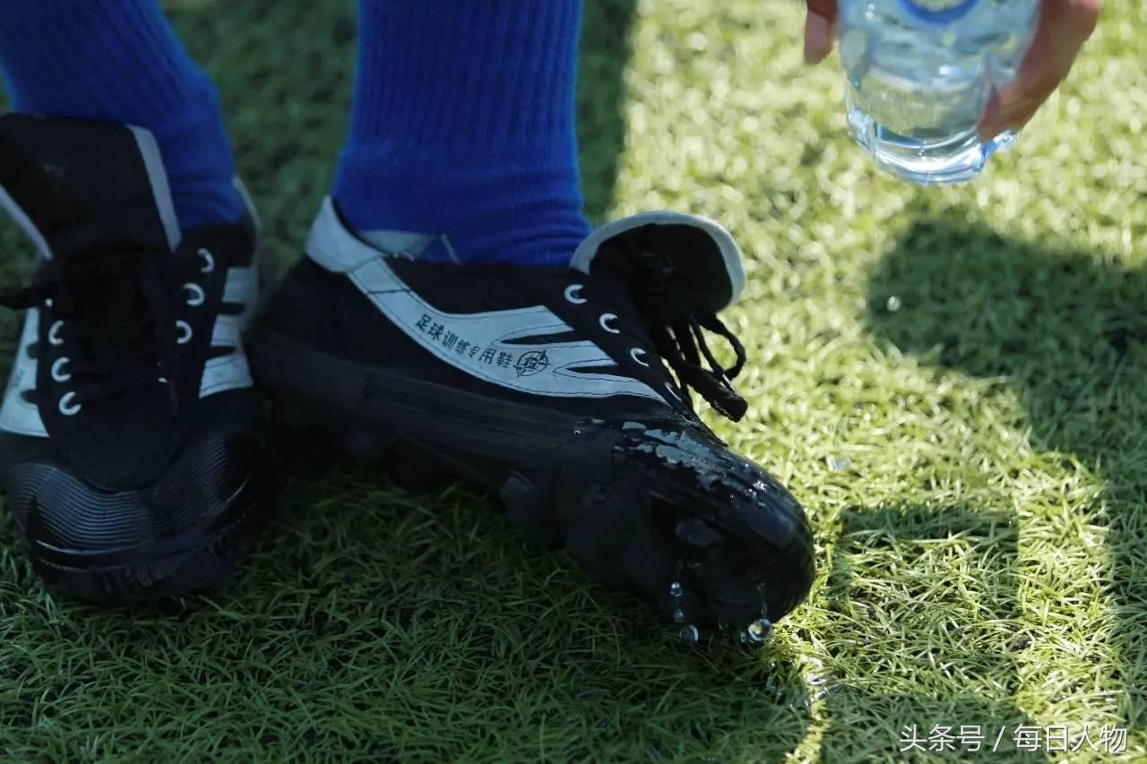 踢球吧姑娘赤峰,踢球吧女孩完整版