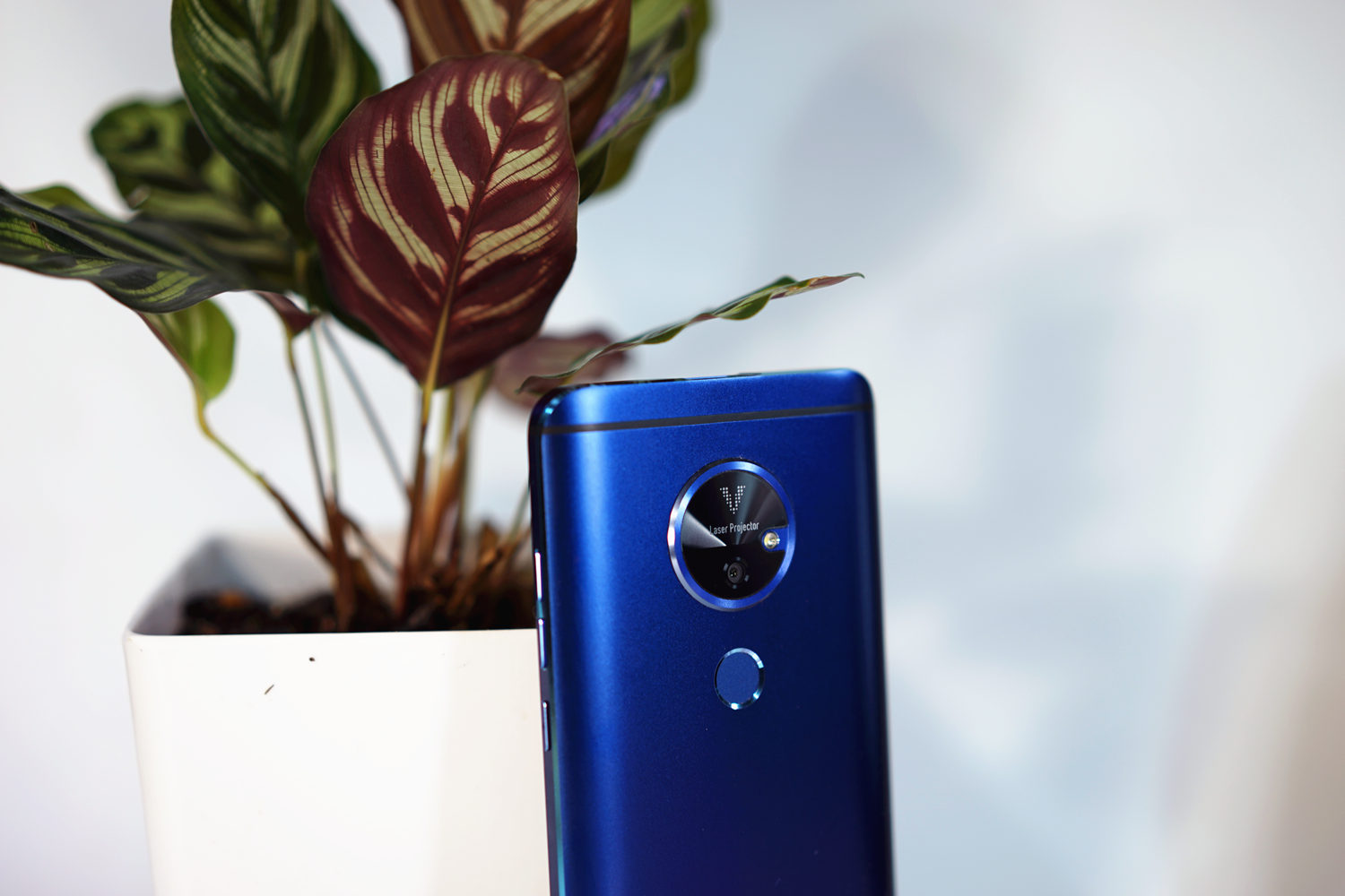 青橙vogav激光投影手机多少钱,青橙voga激光投影手机换电池