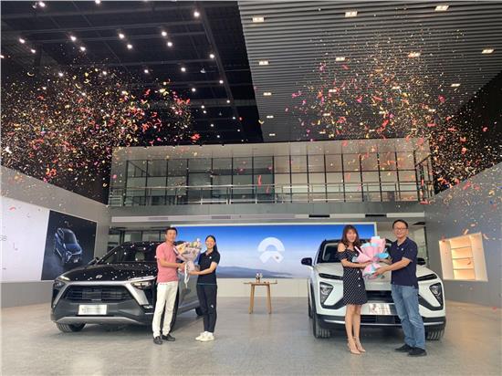 抛弃开了半年的雷K萨斯换了今天的6白