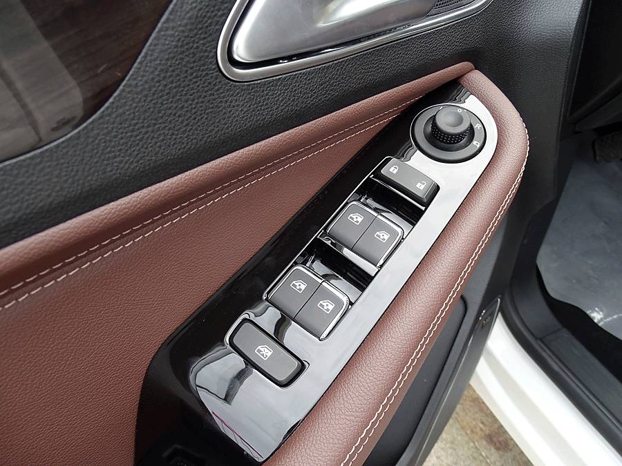 宝骏560半自动挡值得入手吗,2019款全新宝骏560自动挡顶配